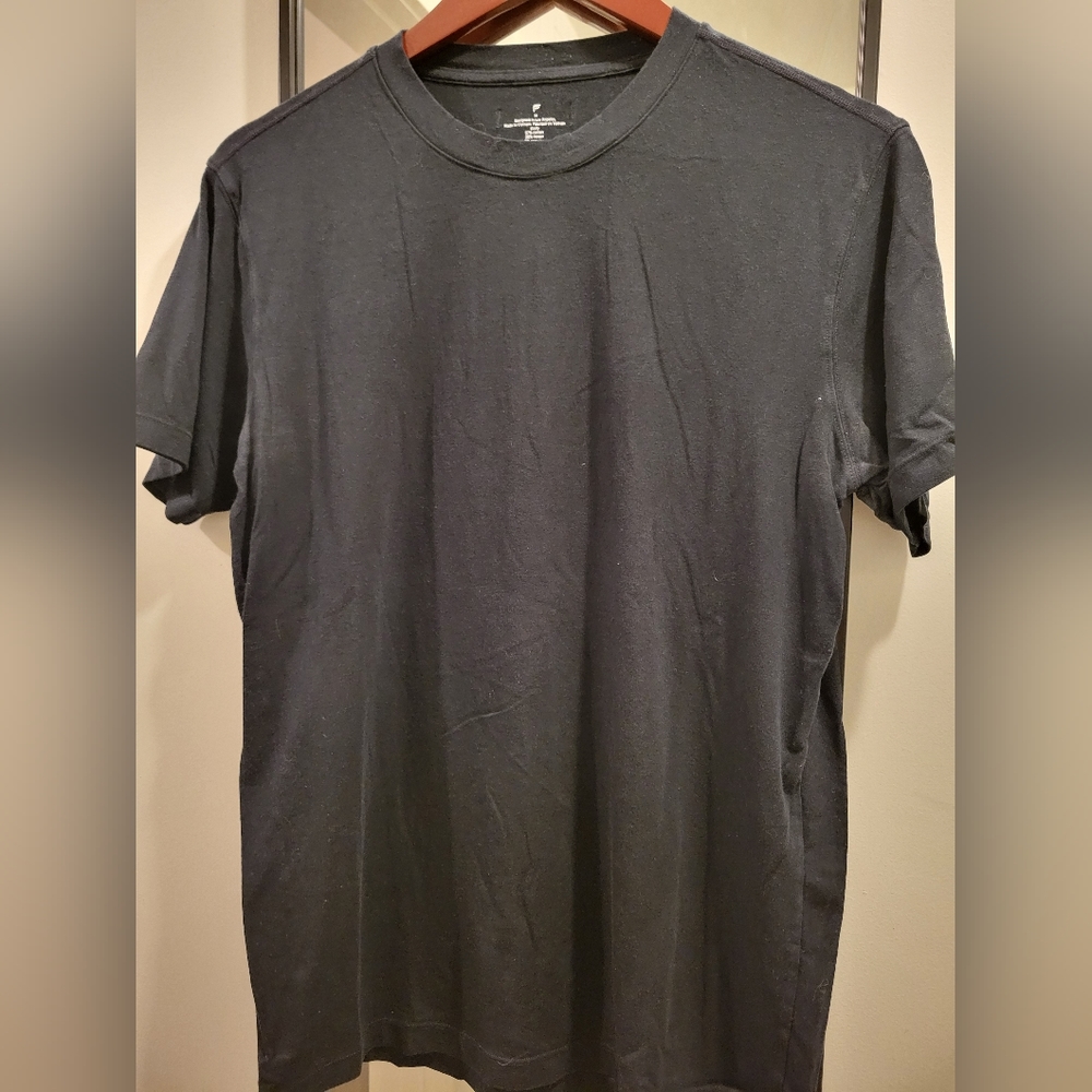 Mens Fabletics The Only Shirt in Black Size Medium